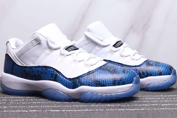 Jordan 11 Low Snake Navy